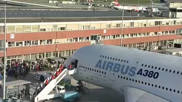 2017-01-03 05 50 04-Does the Airbus A380 have a future - BBC News