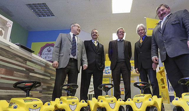 2017-03-09 17 12 48-Gastgeschenk zur Eröffung in Vaterstetten Flitzer der Post Ebersberg