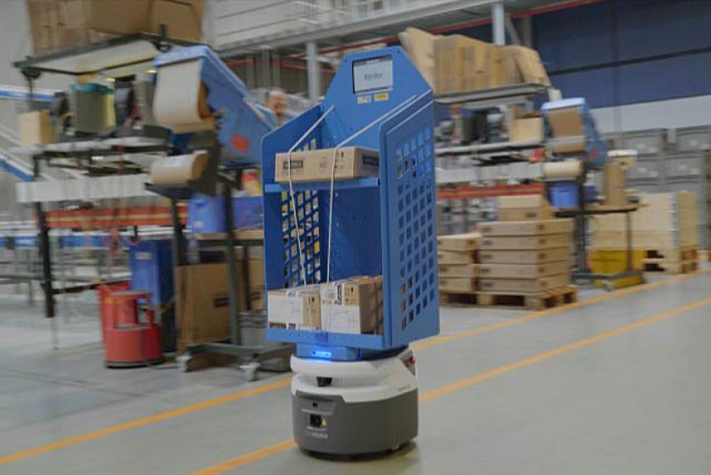 2017-08-02 13 44 09-Watch New robots to begin working in DHL warehouses in SA