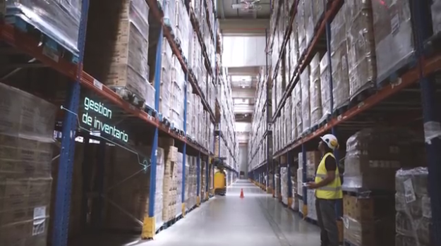 2017-11-14 06 50 56-Un vídeo muestra cómo DHL usa los drones para leer las etiquetas en sus almacene