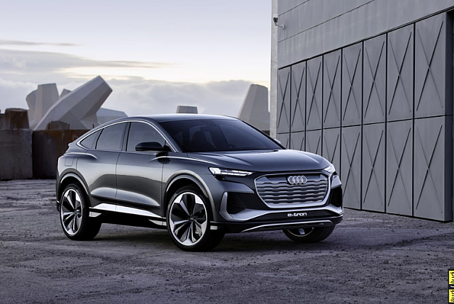 Auto Swiat Q4 e-tron