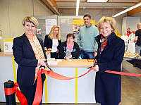 2017-03-09 15 43 09-Inklusions-Paketshop eröffnet in Großenbaum Duisburg WAZ.de