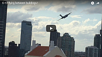 2018-10-15 14 08 56-Boeing C-17 surpreende na Austrália com voo rasante ao lado de prédios Aerofla